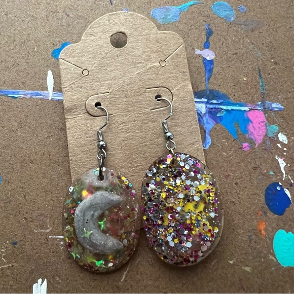 Happy Life Smiley Star Earrings - Picture 2 of 7